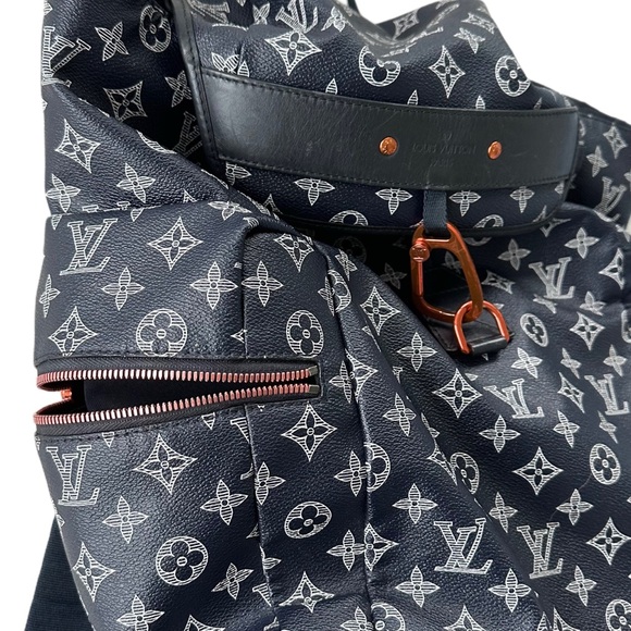 Louis Vuitton Black Backpack with Monogram Pattern and Drawstring Closure - Picture 2 of 5